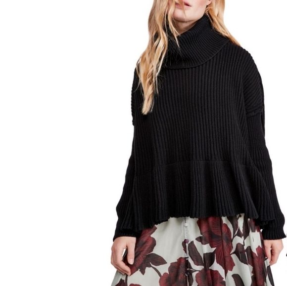 Free People Black Laye Cake Sweater Chunky Oversized Turtleneck Ruffle Hem Small - Picture 1 of 16